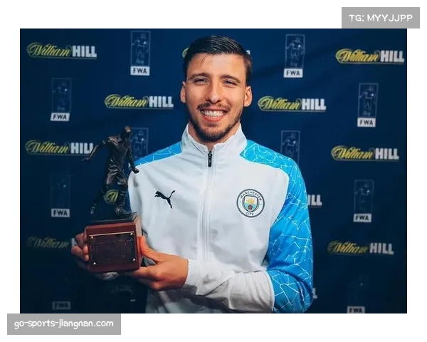 鲁本·迪亚斯与女友化身电影角色,另类时尚风格成焦点 鲁本·迪亚斯与女友化身电影角色,另类时尚风格成焦点